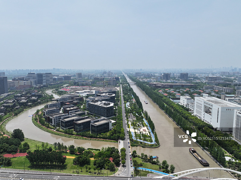 张江科学城，是一个上海市境内高科技产业园区。软件园已设立企业1000多家，入驻200多家。图片素材