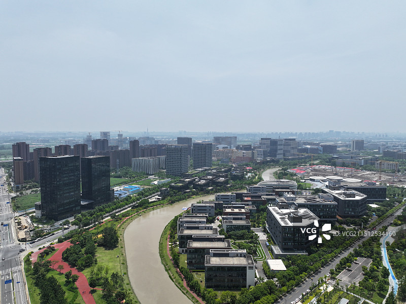 张江科学城，是一个上海市境内高科技产业园区。软件园已设立企业1000多家，入驻200多家。图片素材