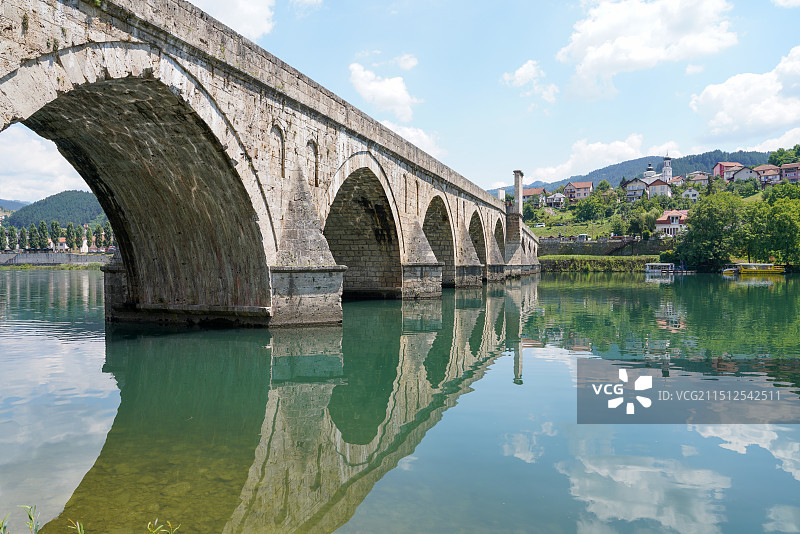 波斯尼亚和黑塞哥维那 维舍格勒 迈赫迈德·巴什·索科罗维奇的古桥 世界文化遗产 德里那河图片素材