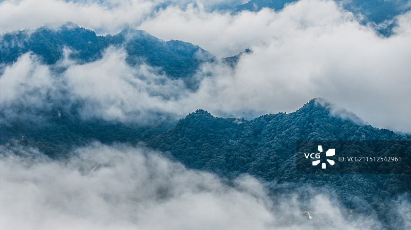 云雾巴山图片素材