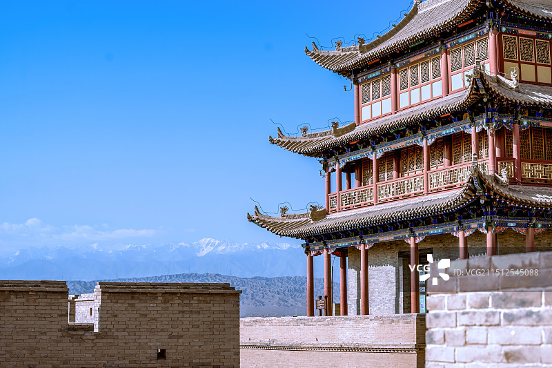 嘉峪关城楼与祁连雪山图片素材