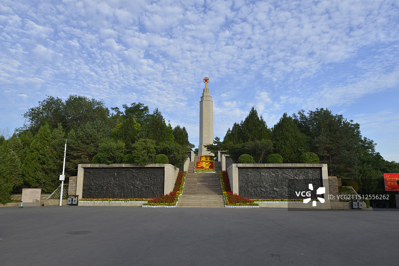 革命圣地西柏坡纪念碑赶考花坛图片素材
