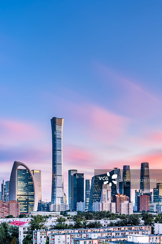 中国北京国贸CBD建筑群黄昏晚霞天际线慢门风光图片素材