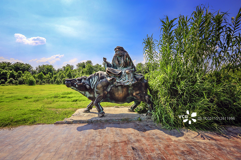 老子故里之老子雕像+安徽亳州涡阳图片素材