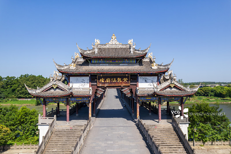 成都黄龙溪古镇黄龙溪廊桥白昼航拍图片素材
