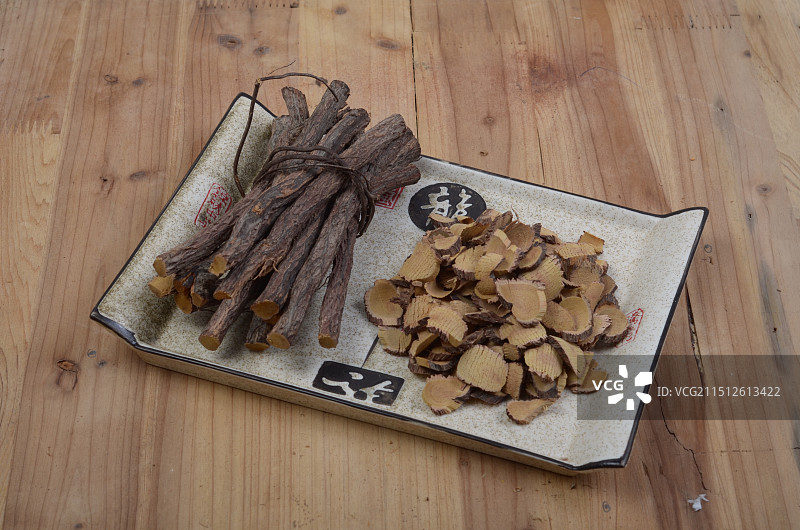 中草药青藤根具有祛风通络、清热解毒、利水消肿、清肺止咳、镇静安神的功效。图片素材