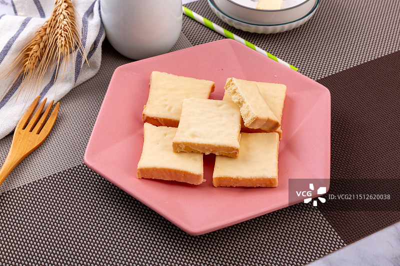 鸡蛋牛奶味面包干图片素材