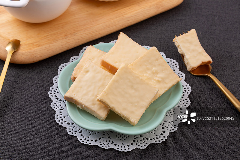 鸡蛋牛奶味面包干图片素材