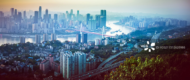 南山上看重庆朝天门图片素材