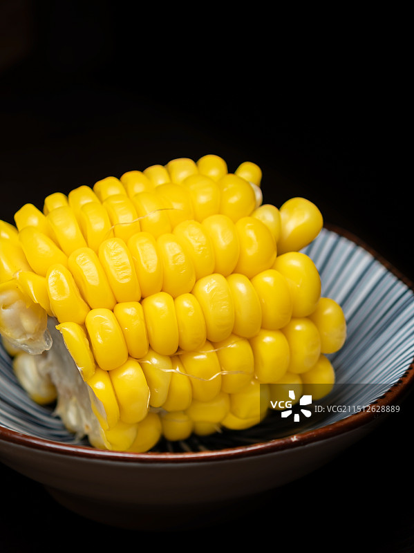 餐盘里的玉米图片素材