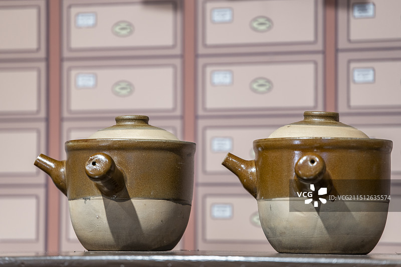 广东凉茶用的砂锅图片素材