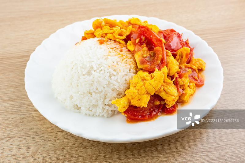 一碟家常菜西红柿炒蛋盖浇饭图片素材