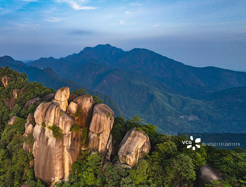 航拍上饶德兴大茅山日出风光图片素材