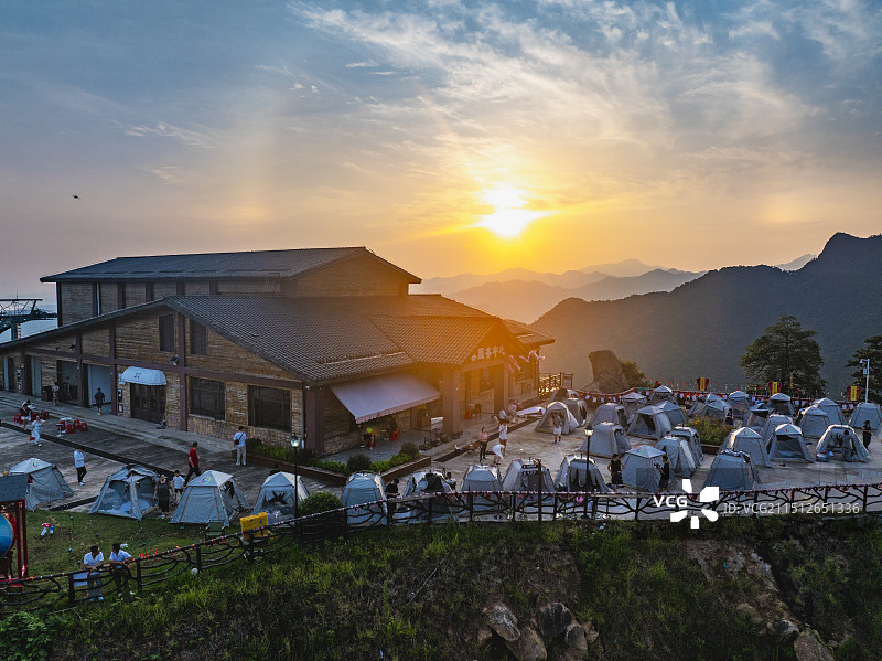 航拍上饶德兴大茅山日出风光图片素材