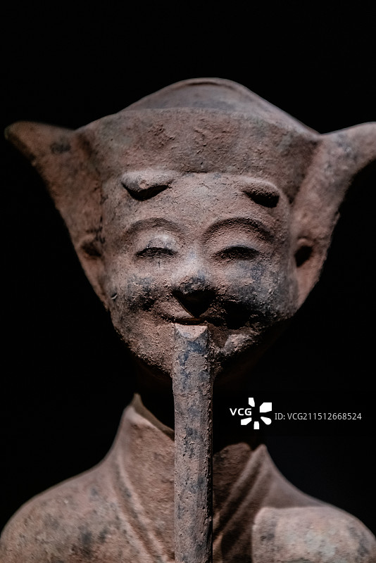震旦博物馆，东汉，灰陶吹箫俑图片素材