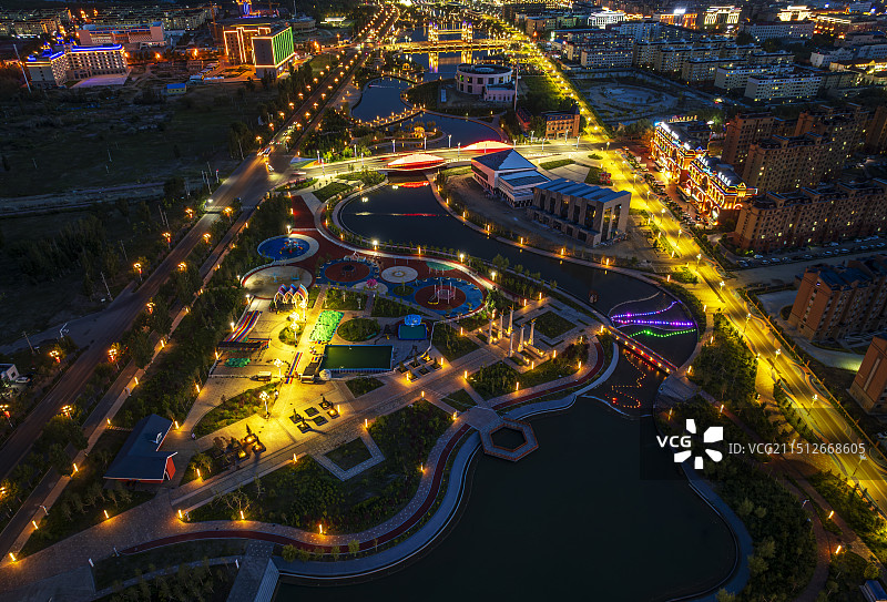 梦幻迷人的新疆最美县城图片素材