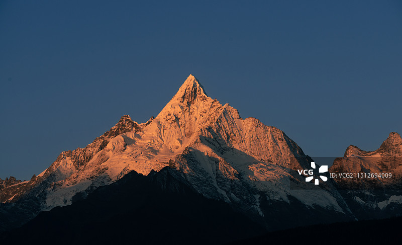 日照神女峰图片素材