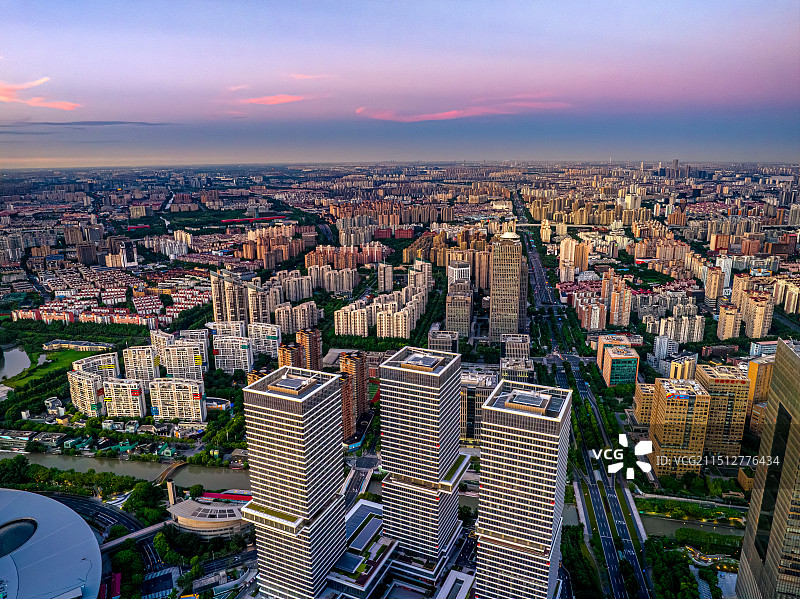 杨高中路 保利浦开金融中心 塘桥街道 上海浦东城市全景 超级都市日出彩霞图片素材