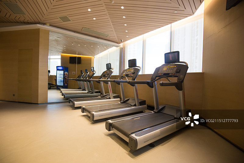 健身房的跑步机图片素材