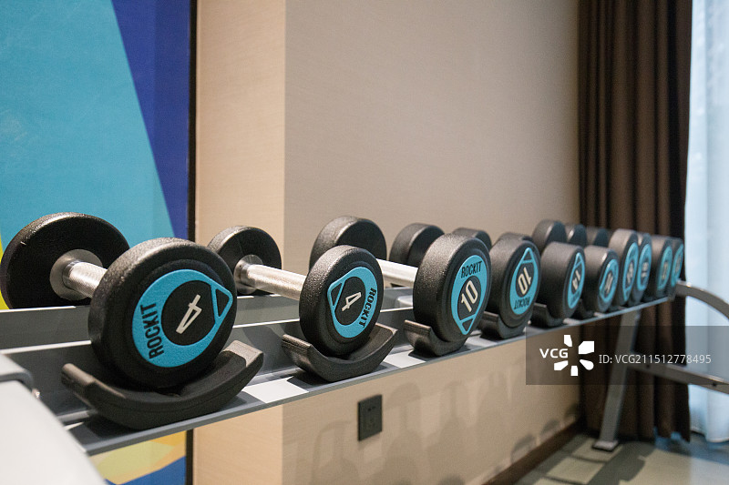 健身房中的哑铃图片素材