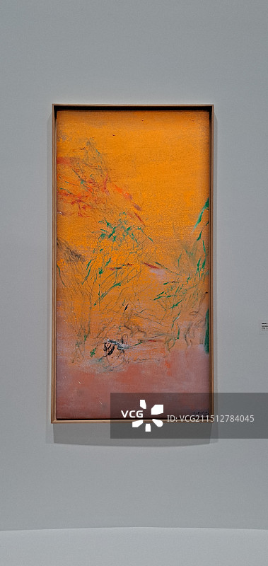 赵无极画展中的抽象油画图片素材