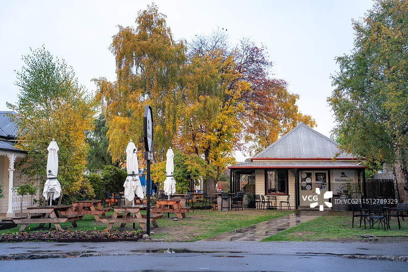 雨天小镇一角图片素材