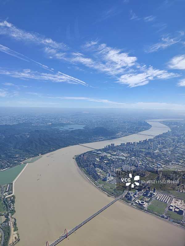 汛期中的钱塘江和西湖图片素材