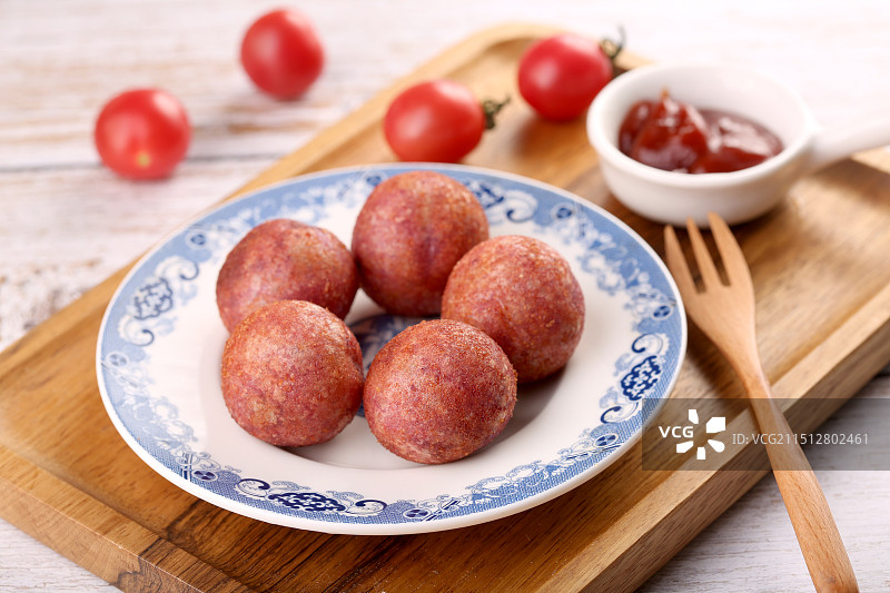 味蕾盛宴，甜蜜水果与滑嫩甜品的完美结合图片素材