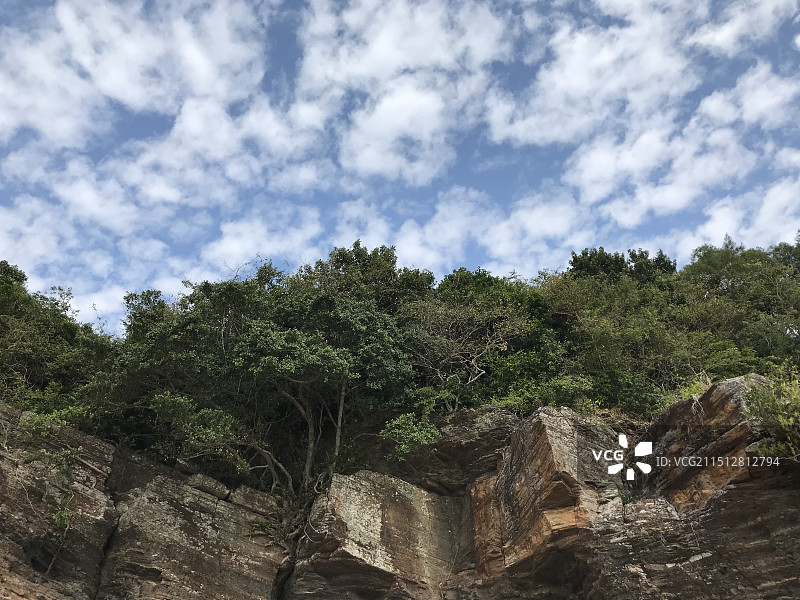 香港东平洲东坪洲层积岩环海岛徒步风景图片素材