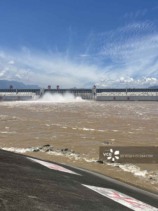 中国湖北省宜昌市夷陵区长江三峡大坝图片素材