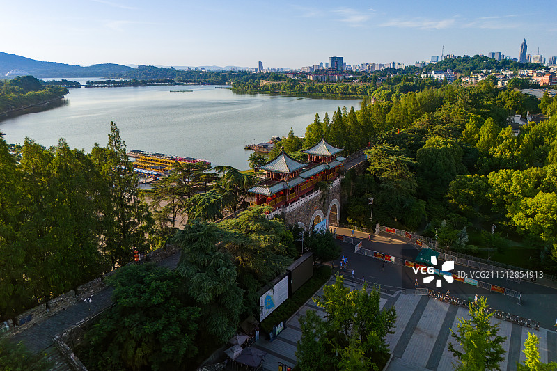 南京明城墙玄武门和玄武湖图片素材