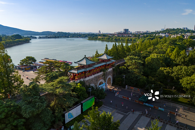 南京明城墙玄武门和玄武湖图片素材