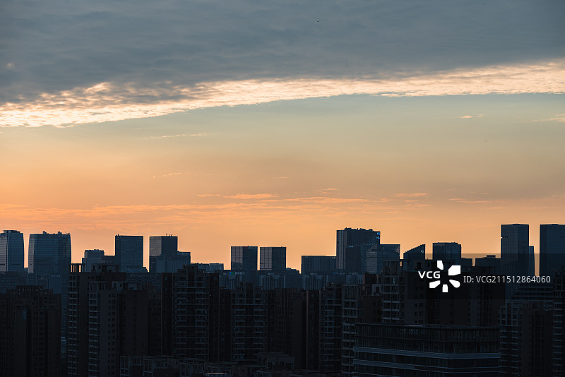 成都高新区天府二街天际线晚霞图片素材