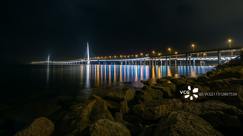 夜色中的深圳湾大桥图片素材