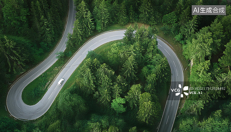 【AI数字艺术】森林里的公路图片素材