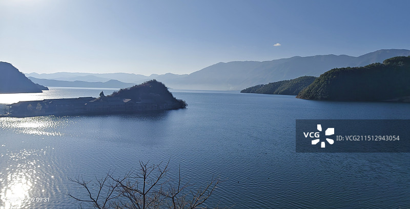 泸沽湖里格半岛湖湾图片素材