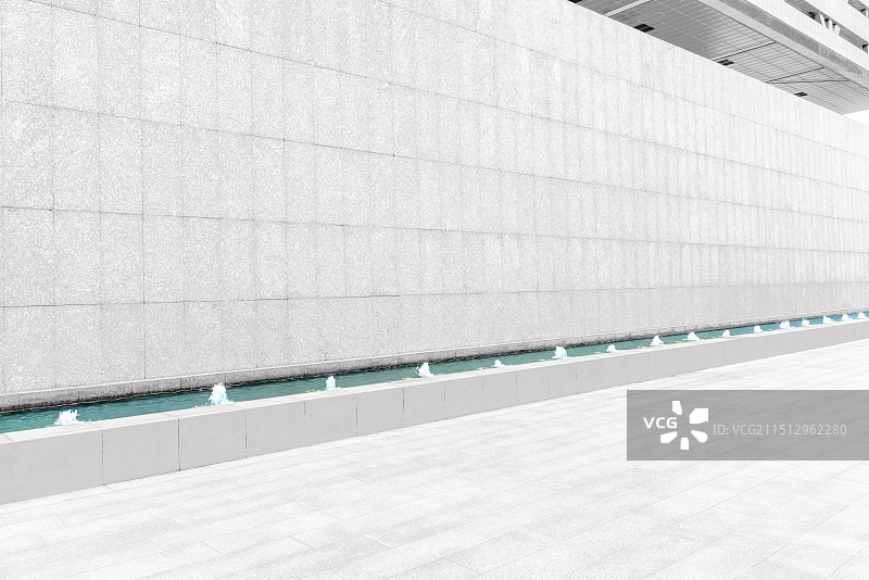 空旷地面和现代建筑墙面图片素材