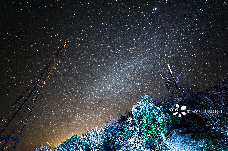 湖南衡阳南岳衡山山顶祝融峰的星空图片素材