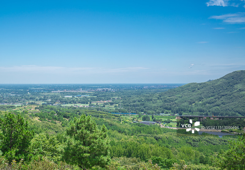 自然与城市和谐共存，绿色发展，河南省舞钢市九龙山景区图片素材