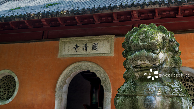 浙江台州天台国清寺景区石狮子和寺门图片素材