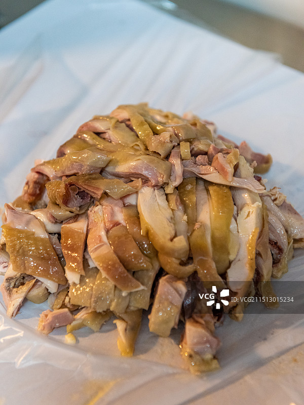 河南开封夜市夜宵摊特色美食桶子鸡切块特写图片素材