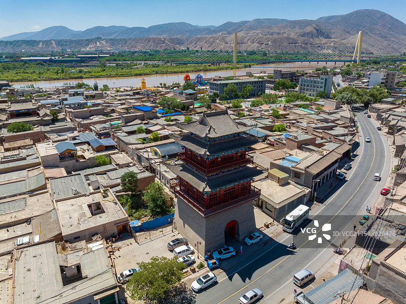 航拍河口古镇地处兰州市西固区黄河北岸，古色古香的中式传统建筑，背面莲花山上有藏传佛教寺庙图片素材