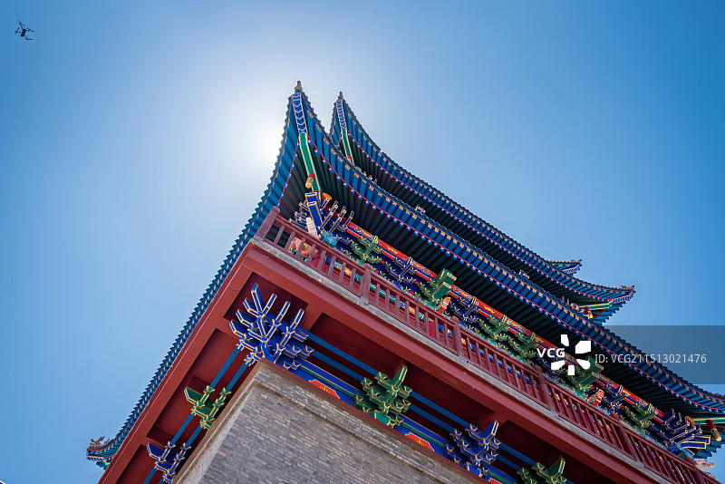 航拍河口古镇地处兰州市西固区黄河北岸，古色古香的中式传统建筑，背面莲花山上有藏传佛教寺庙图片素材