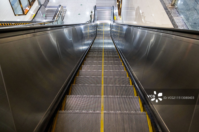 地铁站自动扶梯图片素材