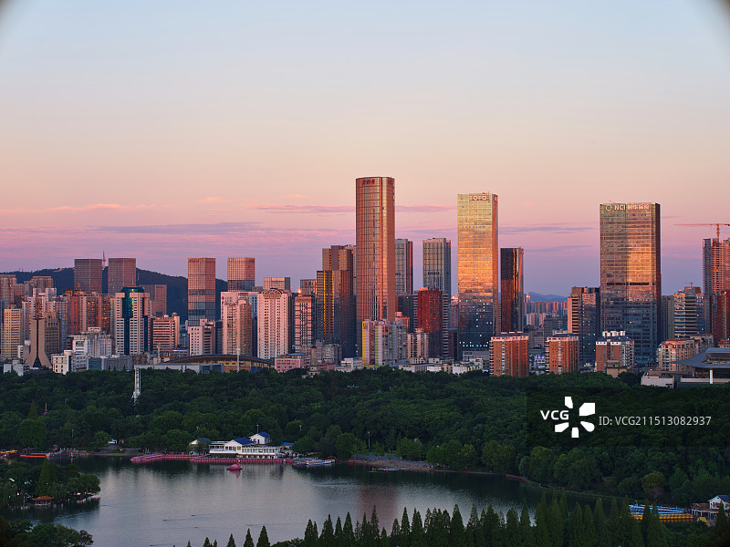 俯瞰长沙烈士公园以及长沙核心商圈天际线图片素材