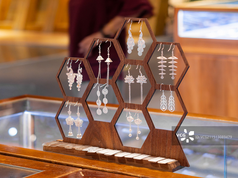 银饰品耳坠图片素材