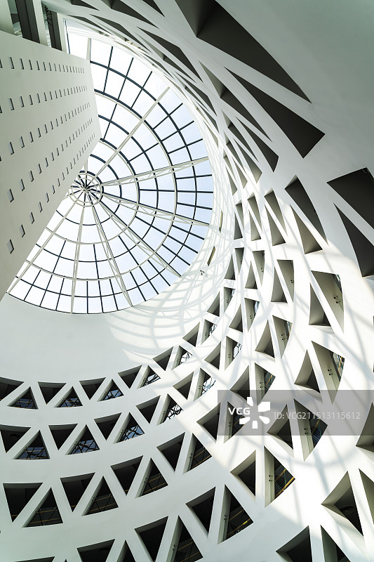济宁市博物馆新馆旋转楼梯现代建筑风格的穹顶图片素材