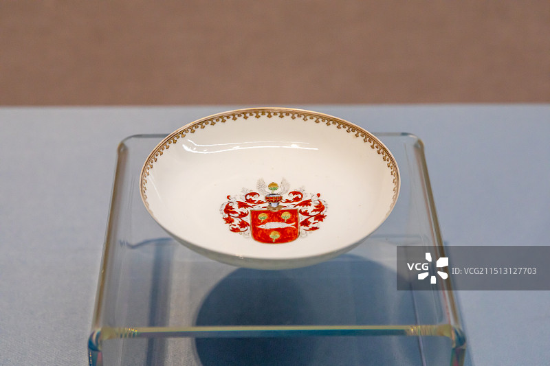 广彩描金小碟 清·乾隆 荷兰大班雅各布·阿克斯洛特(Jacob Akersloot)1745年定制图片素材