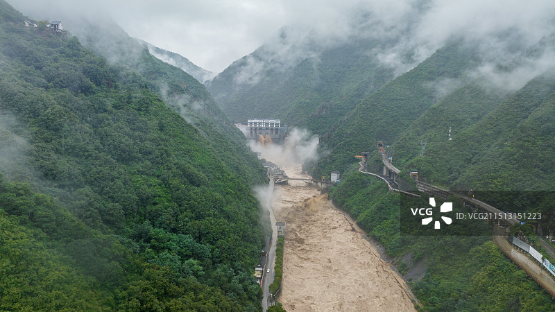汉中石门水库泄洪图片素材