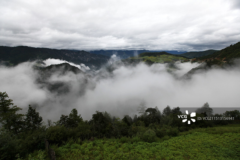 云南香格里拉沿路风光图片素材